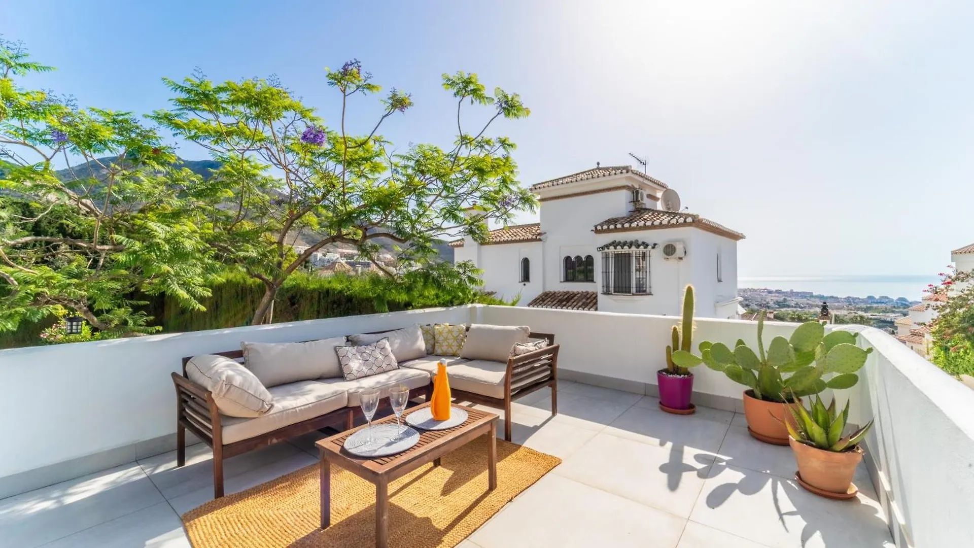 A Terrace With Sea View, 2 Bedrooms Apartment In Benalmádena