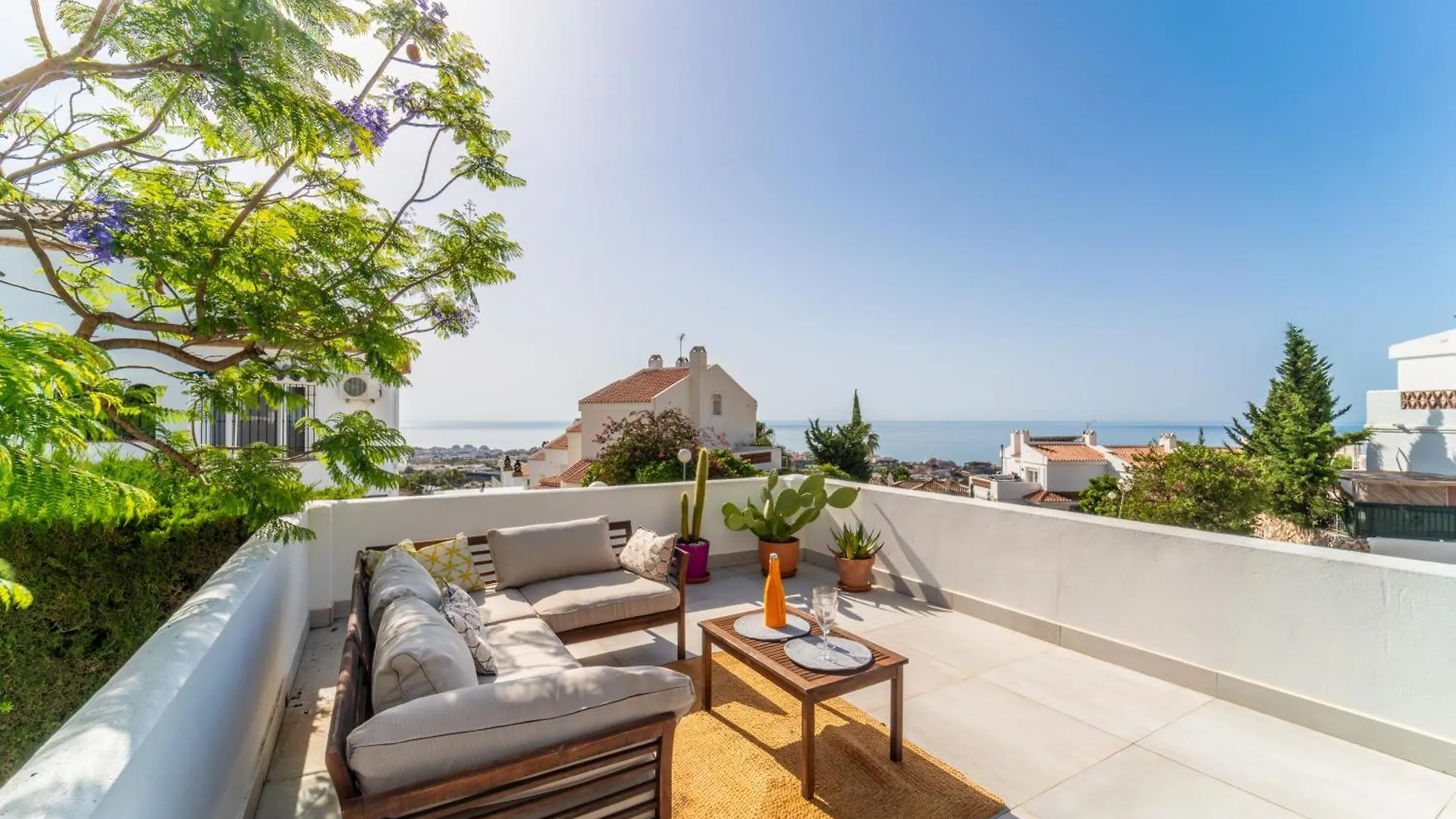 A Terrace With Sea View, 2 Bedrooms Apartment In Benalmádena